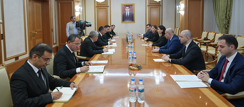 მარიამ ქვრივიშვილი აშხაბადში თურქმენეთის მინისტრთა კაბინეტის თავმჯდომარის მოადგილეს, ნოკერგული ატაგულიევს შეხვდა - 7.05.2026