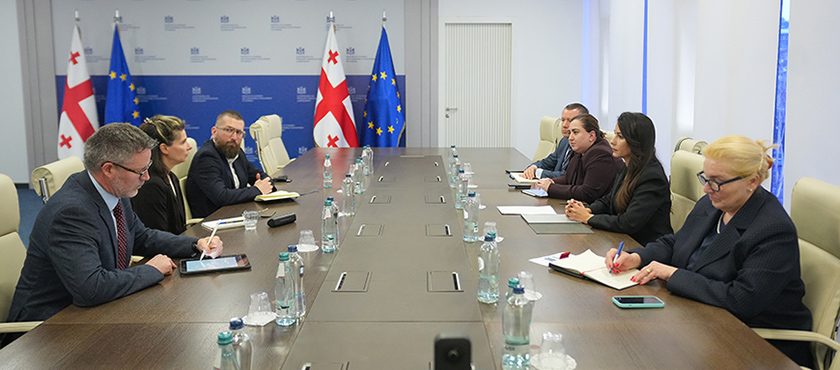 მარიამ ქვრივიშვილი აზიის განვითარების ბანკის (ADB) მუდმივი წარმომადგენლობის დირექტორს ლესლი ბეარმან ლაჰმს შეხვდა - 30.03.2026